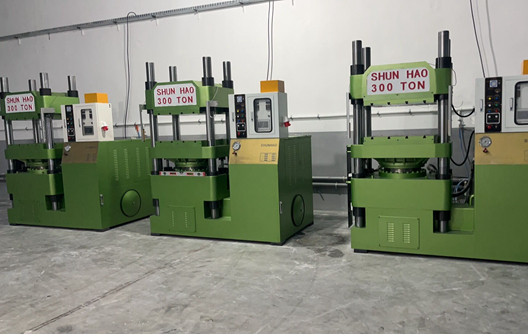 300 ton automatic hydraulic molding machine
