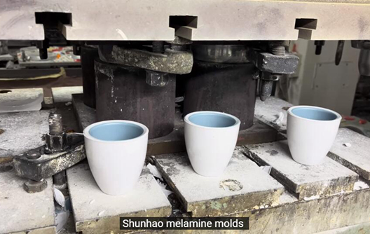 Producción de vajillas de melamina de 2 colores de la fábrica Shunhao
    