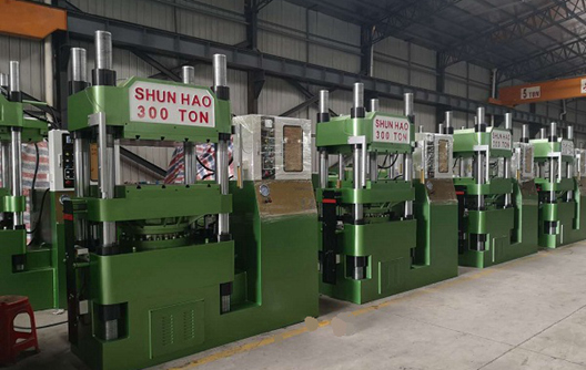 Shunhao Melamine: 300-Ton Press Molding Machine for Melamine Plate Manufacturing​